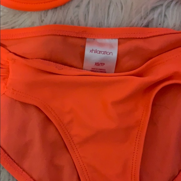 Bras: L Bottom: M - Picture 4 of 5